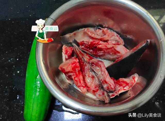 热天要多吃蒸菜，这菜蒸一蒸，8分钟上桌，又鲜又营养，家人爱吃