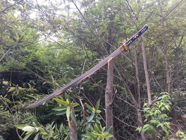 唐刀和日本武士刀相比，谁更强？为什么中国唐刀名气不如日本刀？