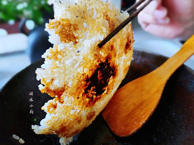 煲仔饭在家做用料实在方法简单，饭香锅巴酥脆，菜肉搭配营养均衡