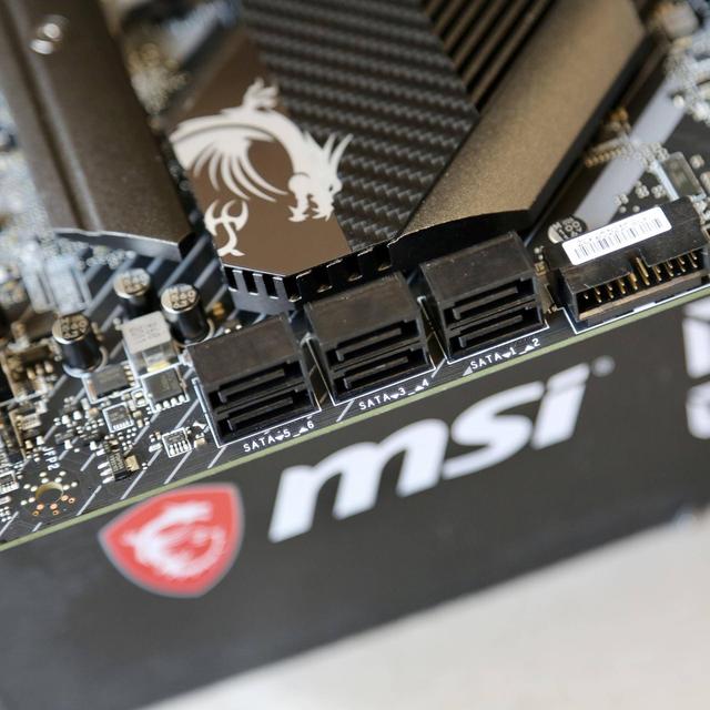 微星MPG Z490 GAMING CARBON WIFI主板开箱小测