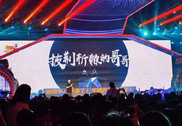 《乘风破浪的姐姐》《披荆斩棘的哥哥》？国产综艺跟白展堂学的吧