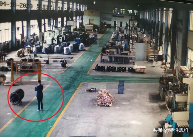 身价超5亿的董事长去偷拍，他在想什么？