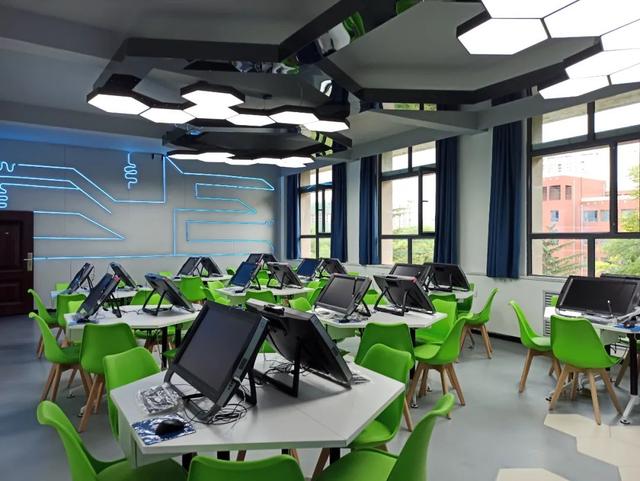 打造创新、实用、优质的教学环境 西北师大附中VR智慧实验室落地