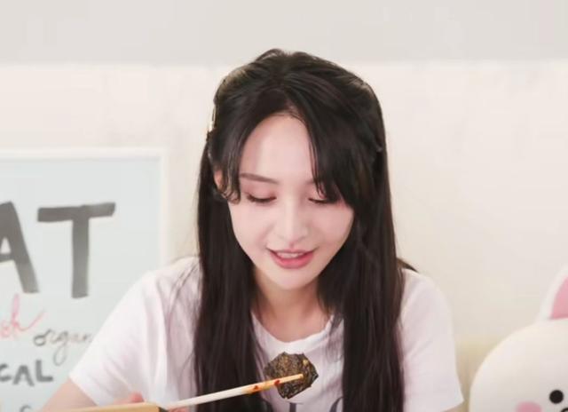 郑爽二手平台发错货，豪掷18万项链当补偿，网友：明星都这么壕？