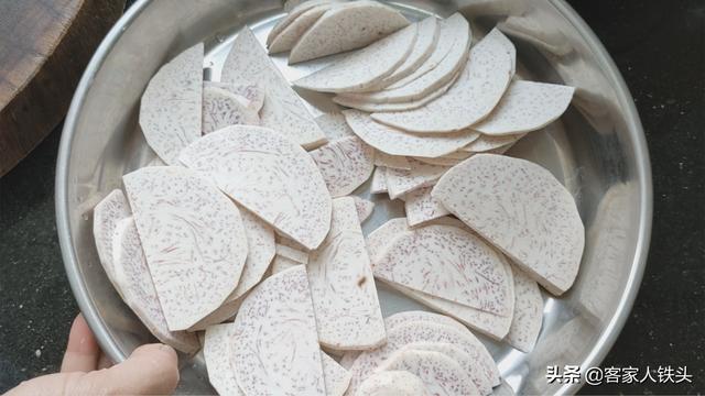 摆酒席设宴，客家人必备的一道酿香芋，酥香下酒，一层更比一层香