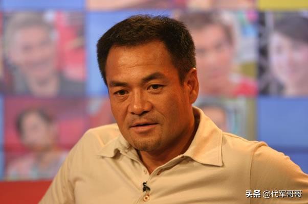 一婚娶美女同学，二婚娶美院摄影师，如今56岁婚