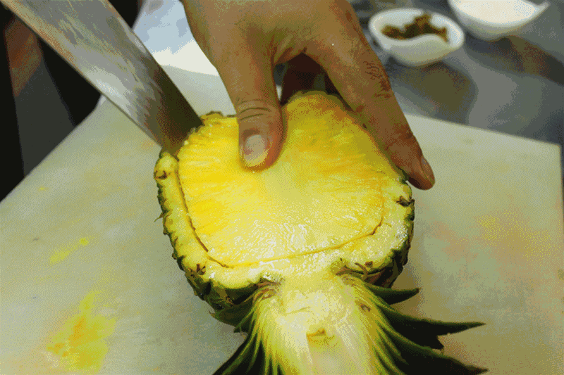 切菠萝只服这2种切法，不削皮不挖眼，太省事了，还好知道的及时