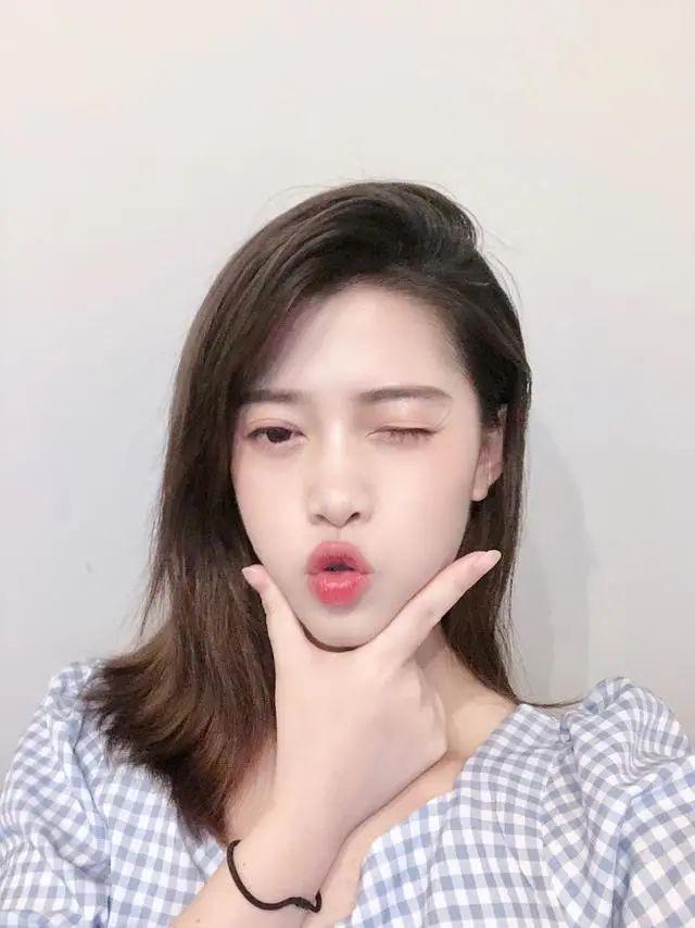 自拍九宫格姿势pose！拼图自拍更加分更可爱