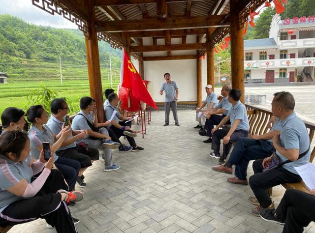 会同县人大常委会机关党支部深入开展“寻初心、守初心、践初心”庆“七一”活动