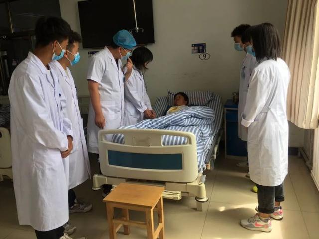 中医药健康扶贫国家中医医疗队到州中医医院开展巡回医疗活动纪实（二）