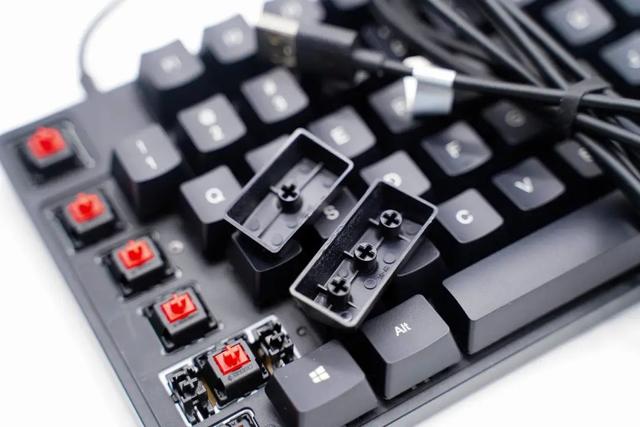 “年轻人的第一把机械键盘”，小米机械键盘到