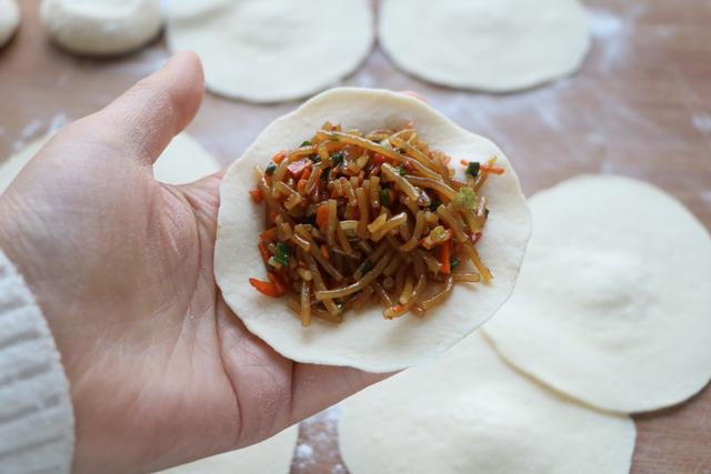 這2樣食材做素餡兒包子，實在是太美味了，出鍋一口氣吃5個，香