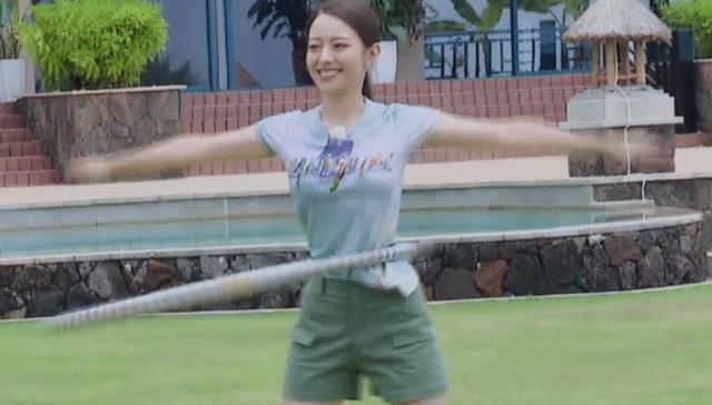 妻子团都穿居家服录节目，张歆艺休闲胡可保守