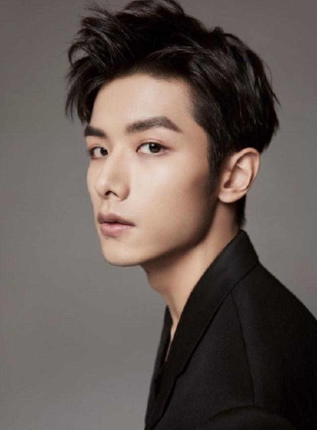 新剧没达到预期，赵弈钦连泼自己三杯水给于正