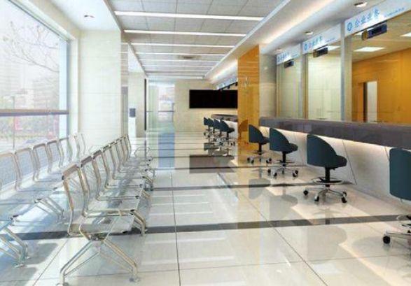 去银行看不到厕所，工作人员内急应该如何解决