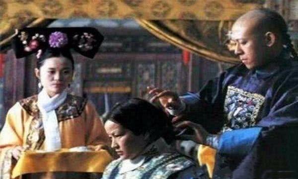 慈禧太后的一天，凌晨3点就起床，只因为李莲英已在外等候！