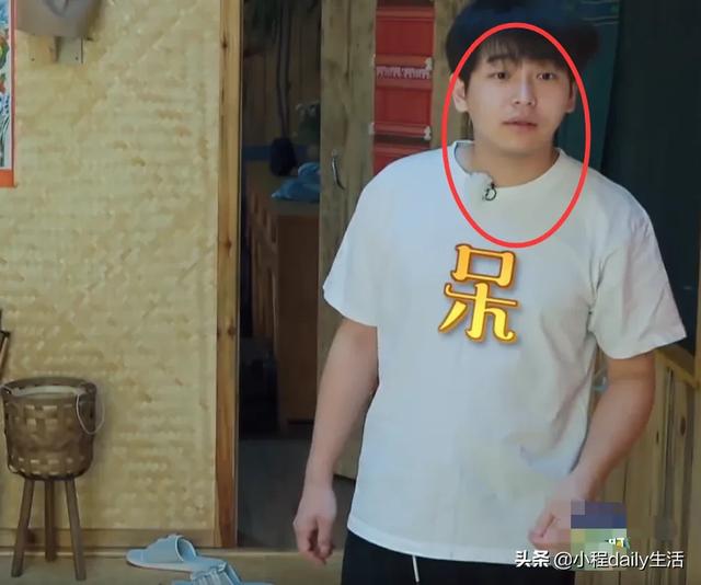 张子枫仗着19岁已成年就任性，挑战女团妆，一露