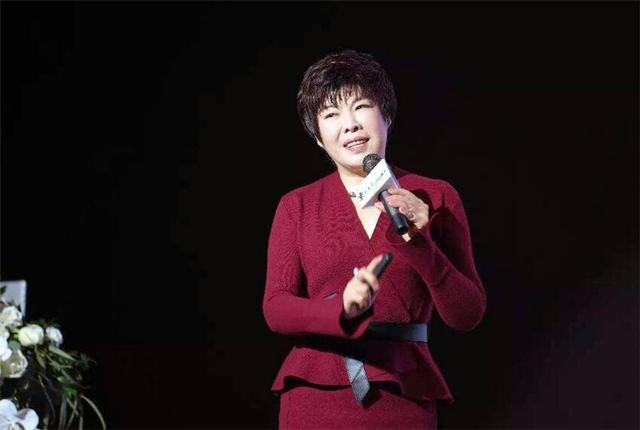 国学大师于丹为何会跌落“神坛”？与童年教育