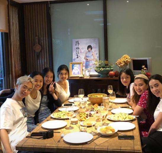 庾澄庆伊能静儿子晒近照周围全是女生，曾因穿