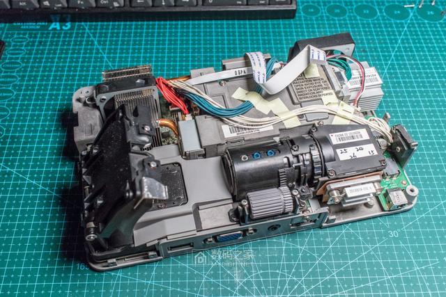 卡西欧CASIO激光+LED短焦投影仪UP50WN拆解，维修偏