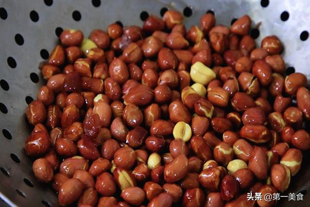 两根黄瓜、一把花生米，大厨做了一道特色凉拌