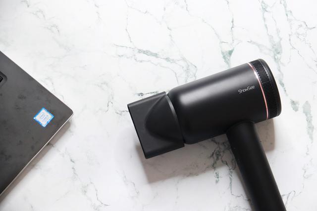 小适高速电吹风上手体验，让头发感受万般呵护
