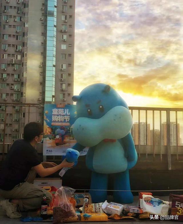 “地摊经济”持续升温，互联网平台争做“摆渡