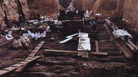 乾隆喜欢对称美，为何地宫却歪了一大截，专家