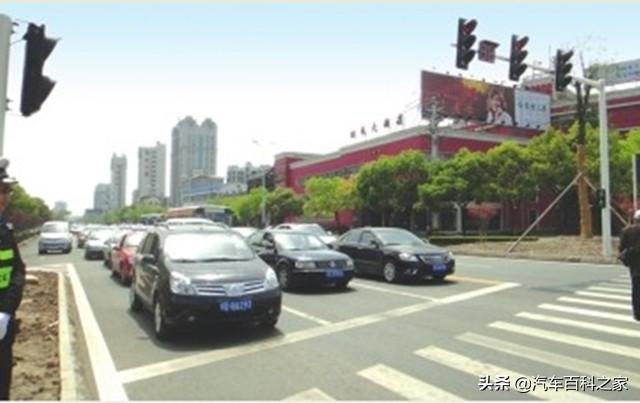 图片[3]_等红灯停车时，如何判断车头与停止线的距离？_5a汽车网
