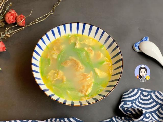 天热，这汤我家三天两头准煮一锅，鲜味十足又营养，10分钟就上桌