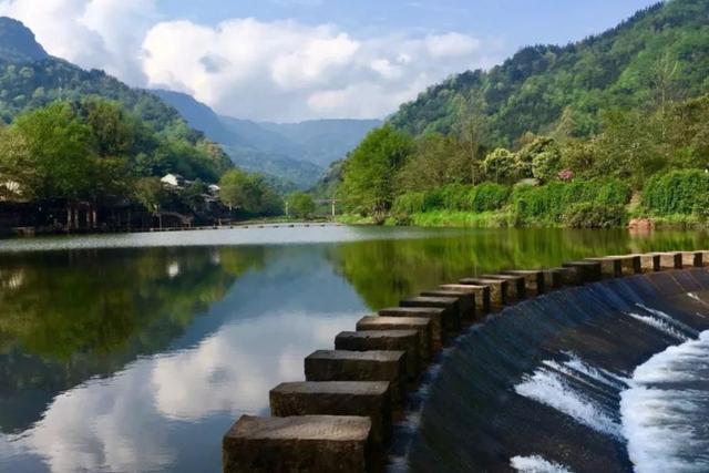 四川又一景区走红，百年古镇烟雨柳江，免费开放少有人知