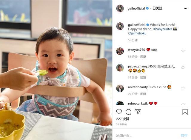 乐基儿晒儿子吃饭萌照，Hunter虎头虎脑大眼睛，二婚也幸福