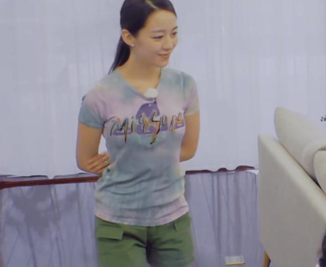 妻子团都穿居家服录节目，张歆艺休闲胡可保守