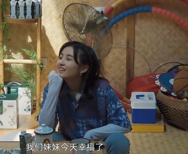 张子枫“妈妈”去蘑菇屋做客，随身带的物品，
