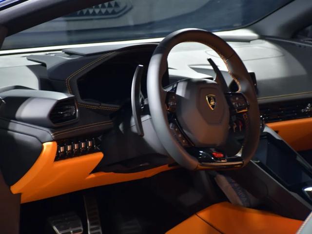 最“亲民”兰博基尼配5.2L V10自吸，这也许是你离它最近的一次