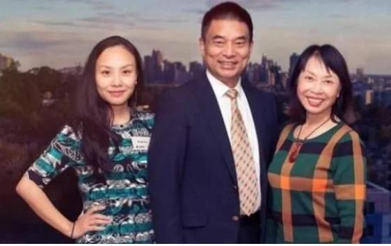 首富丈夫给她2000万零花钱，她却开了6家公司，赚