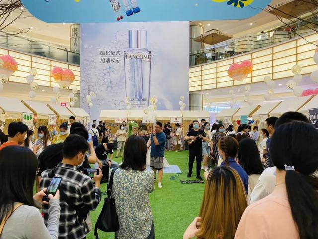 商场“接招”地摊经济，不但hold住而且还火了？