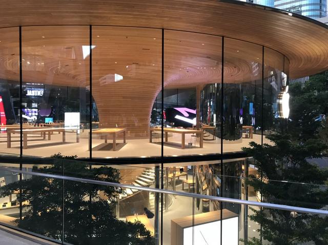 泰国曼谷全新 Apple Store正式开业，采用"树冠"设计造型
