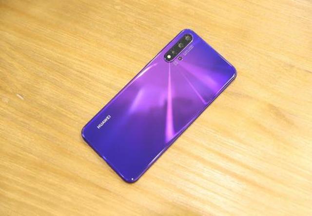 易烊千玺也没想到，这款自己代言的256G手机，不