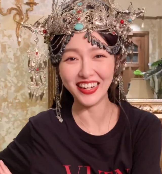 唐嫣生娃后首次亮相，截图放大4倍她的身材，确