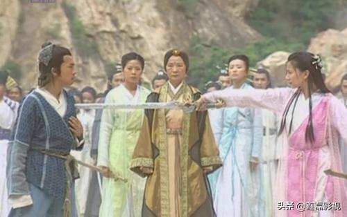 倚天屠龙记:围攻光明顶，张无忌受伤，为何赵敏