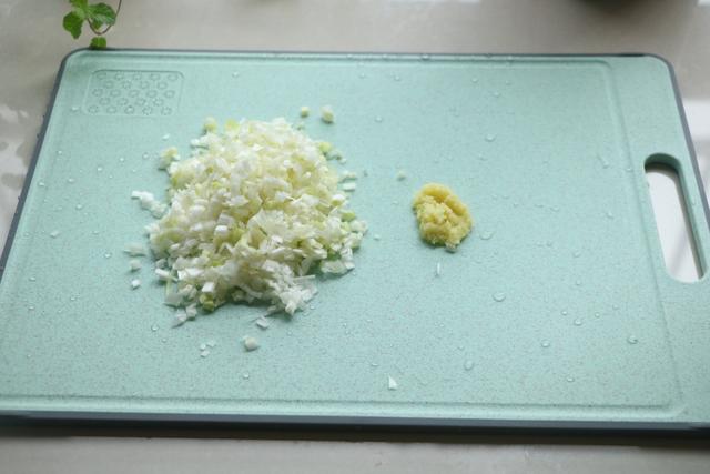 初伏吃饺子，最爱这种做法，鲜美营养，汤汁不流失，伏天吃真好