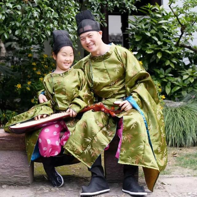 这群为女儿做汉服公主裙的爸爸们，手太巧了，