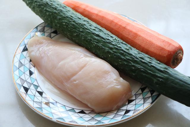 夏日家常菜，食材雖然簡單，但卻是葷素搭配中的極品，下飯更解饞