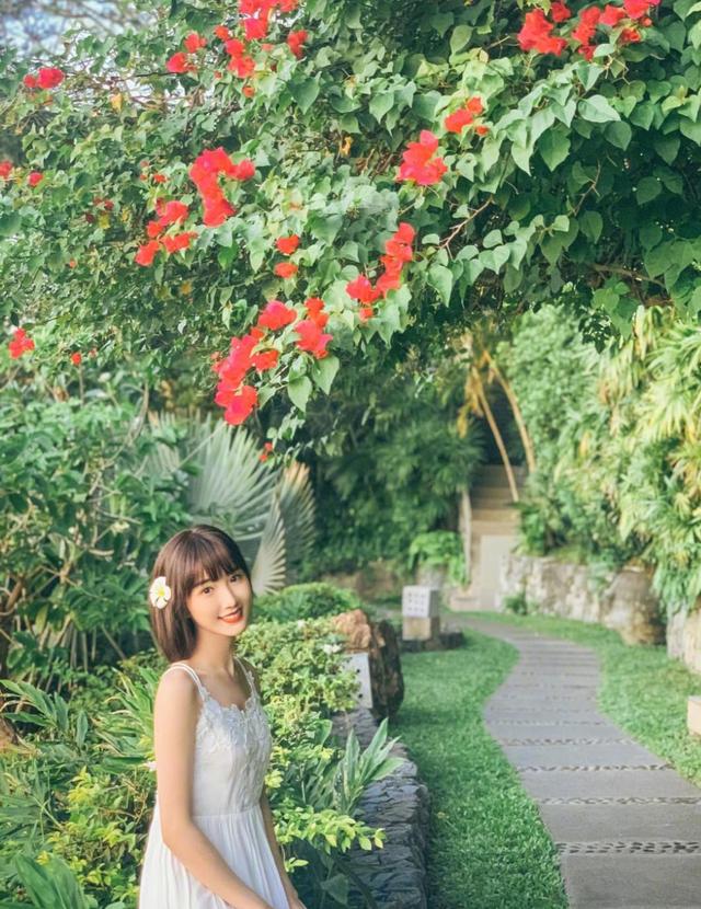 猫猫头|毛晓彤流泪猫猫头，可爱又软萌看时尚女孩征服娱乐圈