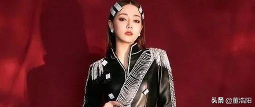 还在尬吹迪丽热巴“盛世美颜”, 离了滤镜精修，确定是同一个人？
