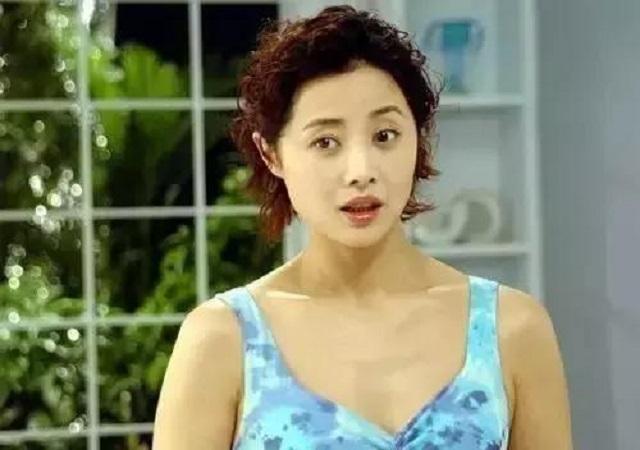 刘蓓混乱情史：遭5婚丈夫抛弃，三婚再嫁前夫，