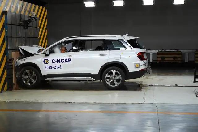 月销仅260台，现代胜达是真的卖不动了，若降价5万你接不接受？