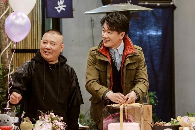 邀请佟大为直播卖货，此前李连杰、成龙也给面