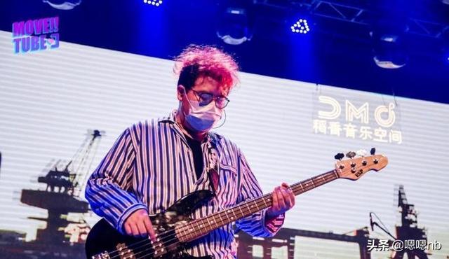摇滚吉他手被乐队开除，源于他一贯的疯癫，还
